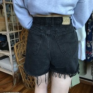 Vintage black highwaisted denim shorts